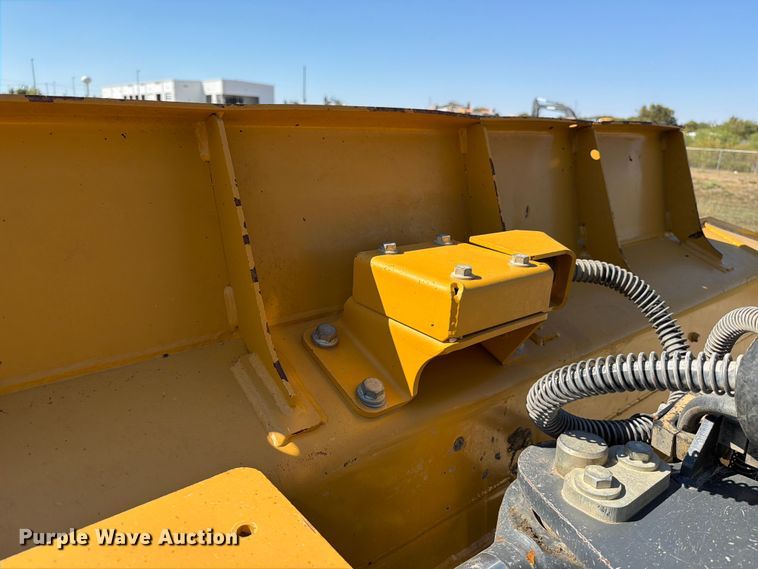 image for item ED5972 2022 John Deere 850L WLT dozer