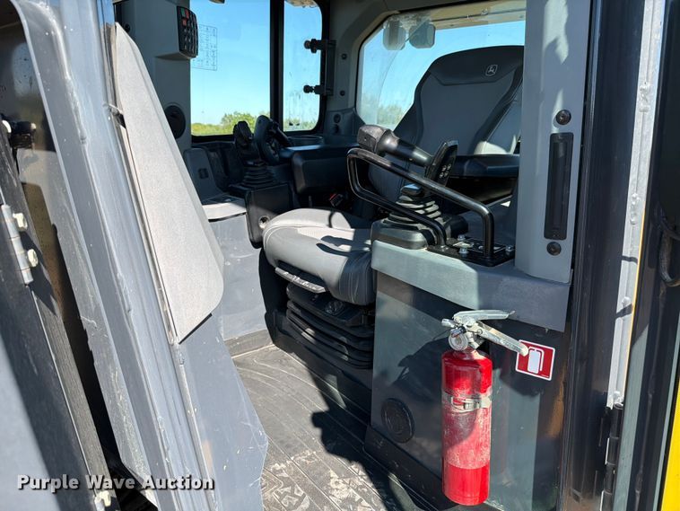 image for item ED5972 2022 John Deere 850L WLT dozer