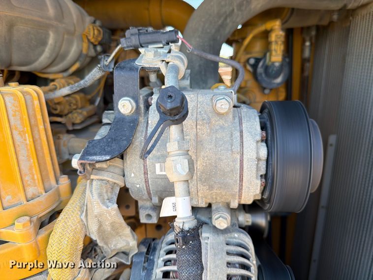 image for item ED5972 2022 John Deere 850L WLT dozer