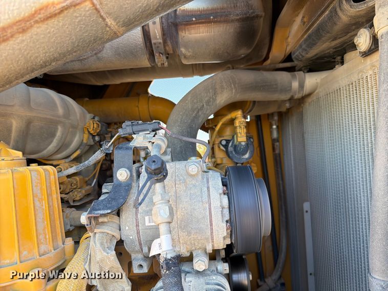 image for item ED5972 2022 John Deere 850L WLT dozer