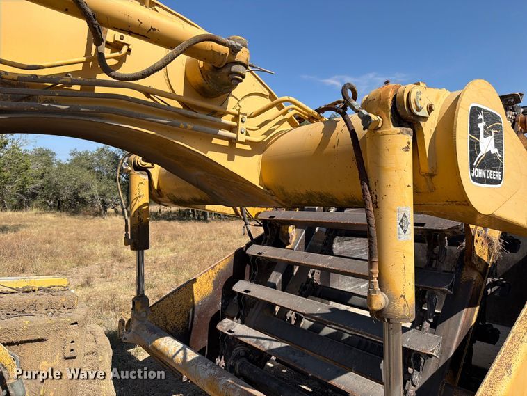 image for item ED5983 1995 John Deere 762B elevating scraper