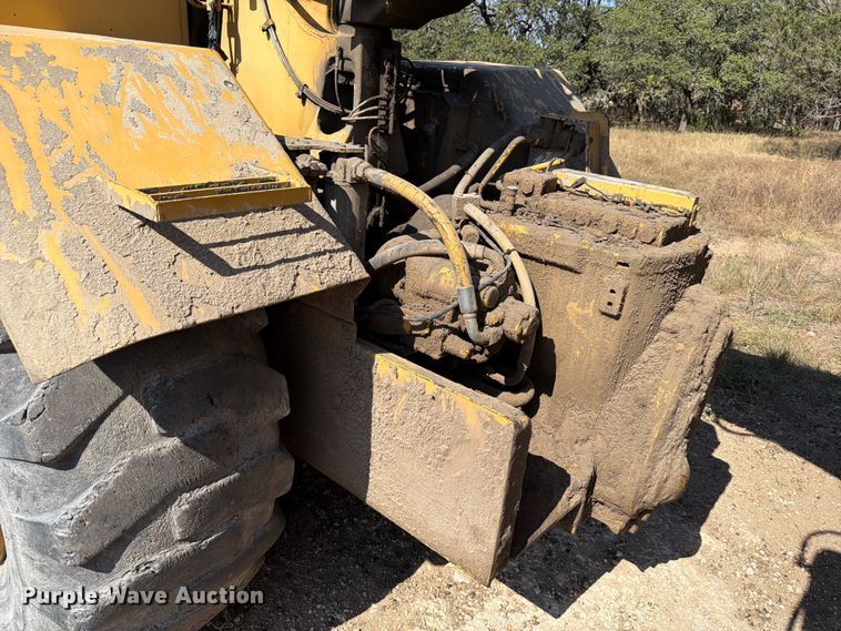 image for item ED5983 1995 John Deere 762B elevating scraper