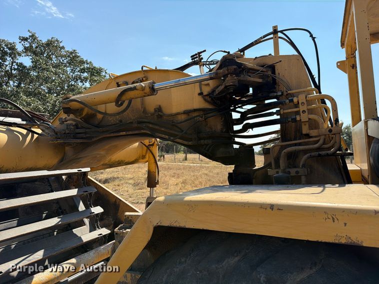 image for item ED5983 1995 John Deere 762B elevating scraper