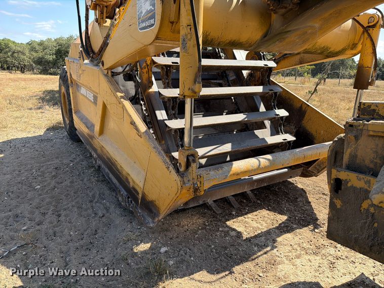 image for item ED5983 1995 John Deere 762B elevating scraper