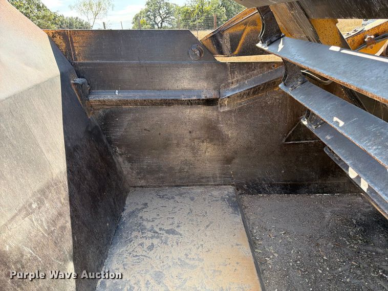 image for item ED5983 1995 John Deere 762B elevating scraper