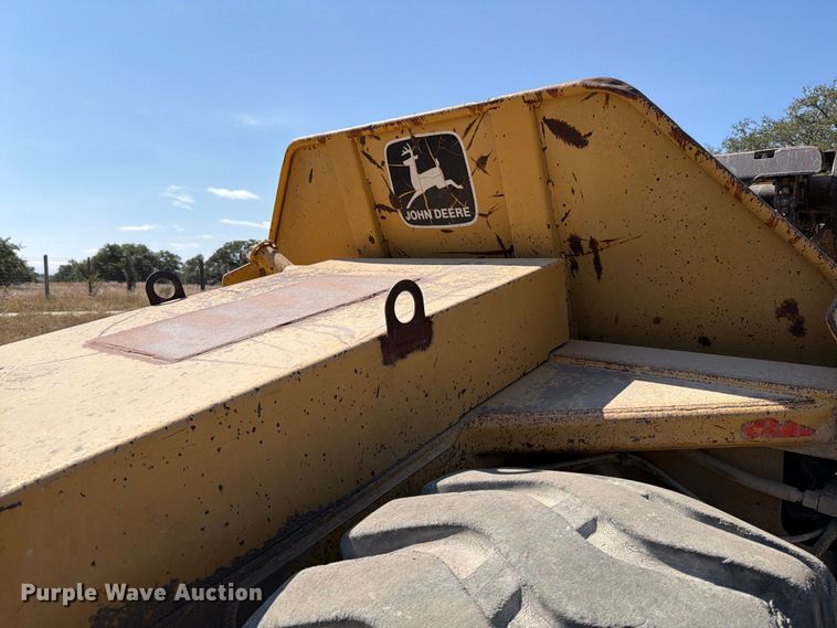 image for item ED5983 1995 John Deere 762B elevating scraper