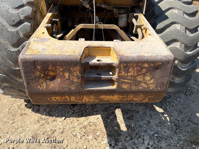 image for item ED5983 1995 John Deere 762B elevating scraper