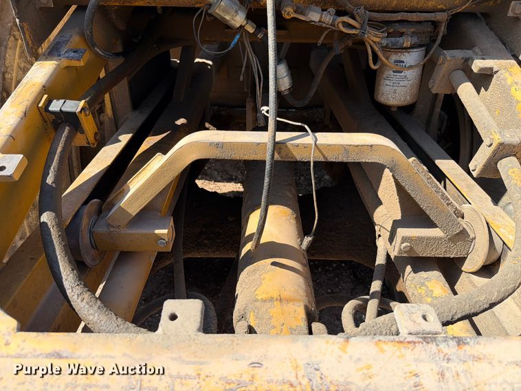 image for item ED5983 1995 John Deere 762B elevating scraper