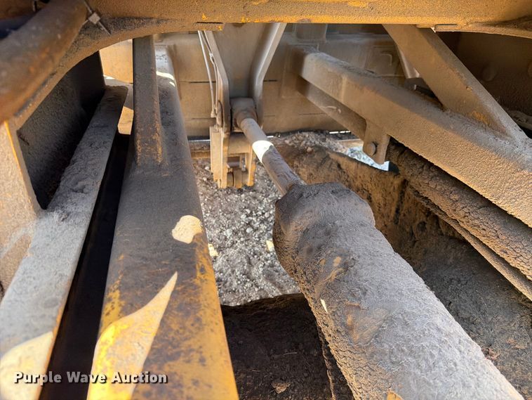 image for item ED5983 1995 John Deere 762B elevating scraper