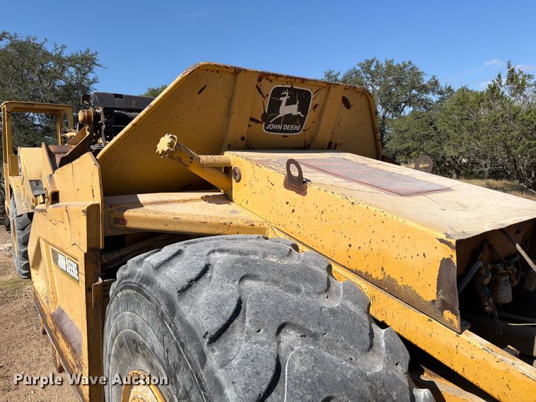 image for item ED5983 1995 John Deere 762B elevating scraper