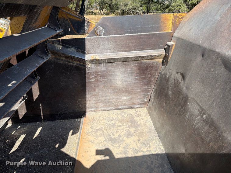 image for item ED5983 1995 John Deere 762B elevating scraper