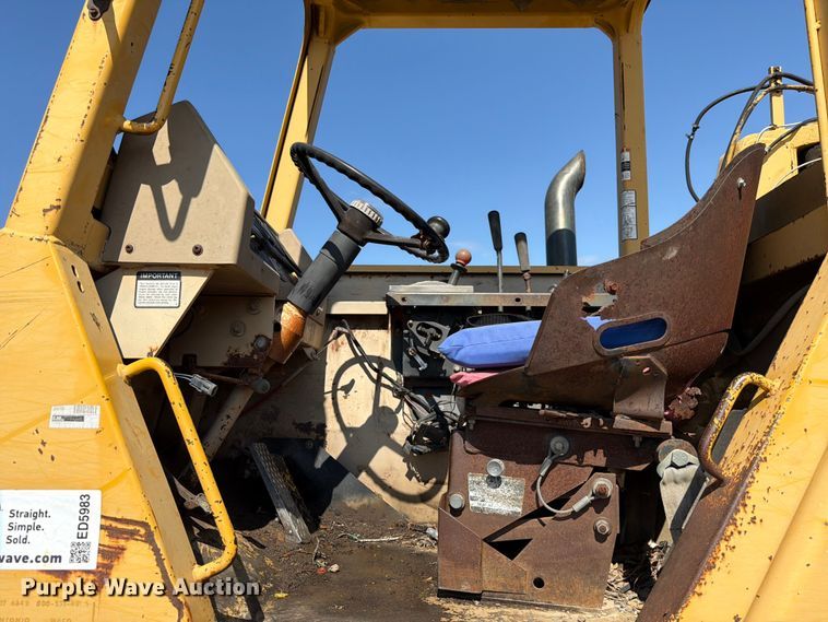 image for item ED5983 1995 John Deere 762B elevating scraper