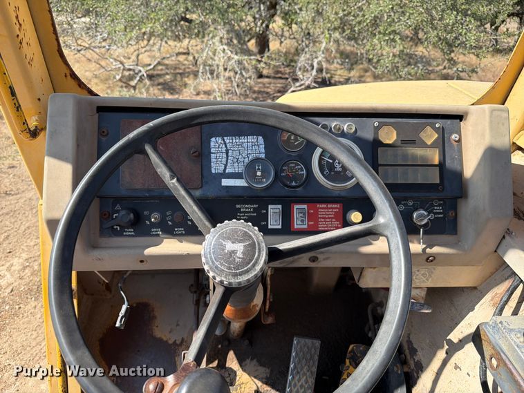 image for item ED5983 1995 John Deere 762B elevating scraper