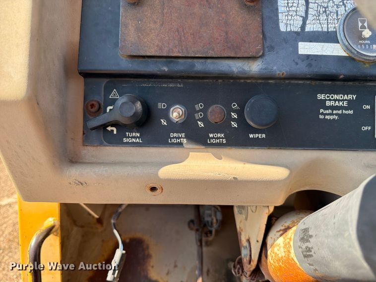 image for item ED5983 1995 John Deere 762B elevating scraper