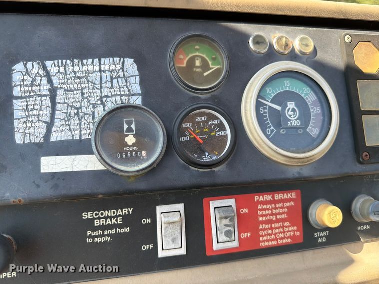 image for item ED5983 1995 John Deere 762B elevating scraper