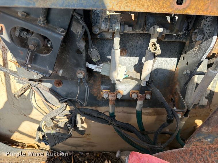 image for item ED5983 1995 John Deere 762B elevating scraper