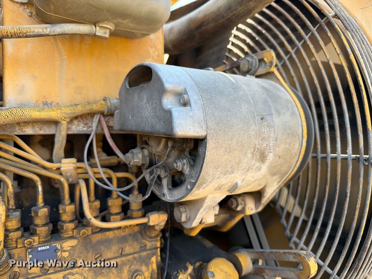 image for item ED5983 1995 John Deere 762B elevating scraper