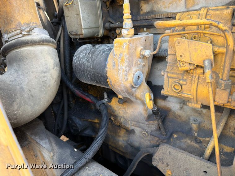 image for item ED5983 1995 John Deere 762B elevating scraper