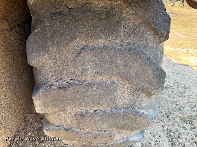 image for item ED5983 1995 John Deere 762B elevating scraper