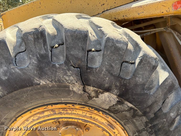 image for item ED5983 1995 John Deere 762B elevating scraper