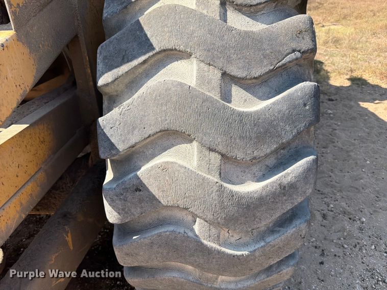 image for item ED5983 1995 John Deere 762B elevating scraper