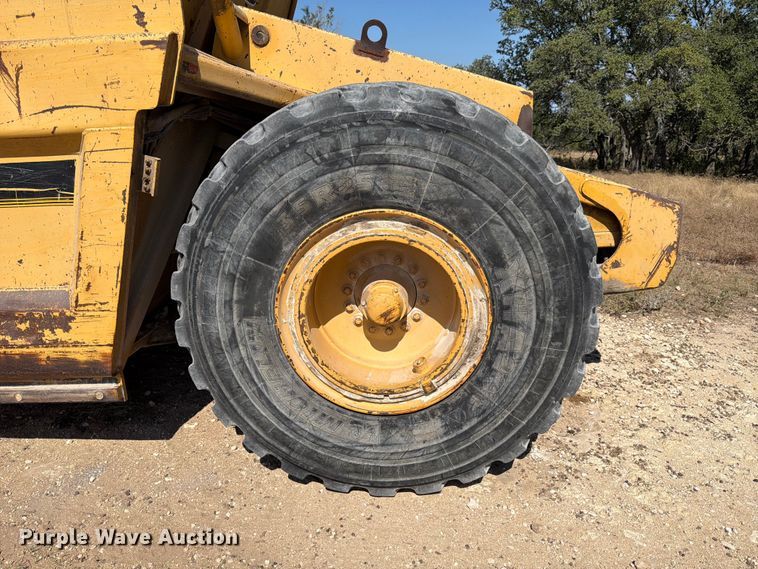 image for item ED5983 1995 John Deere 762B elevating scraper