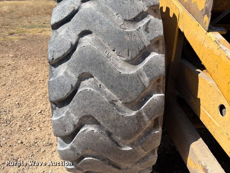 image for item ED5983 1995 John Deere 762B elevating scraper