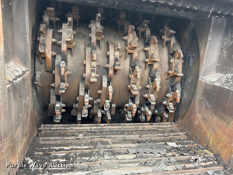 image for item EE3946 The Beast 4680 horizontal grinder