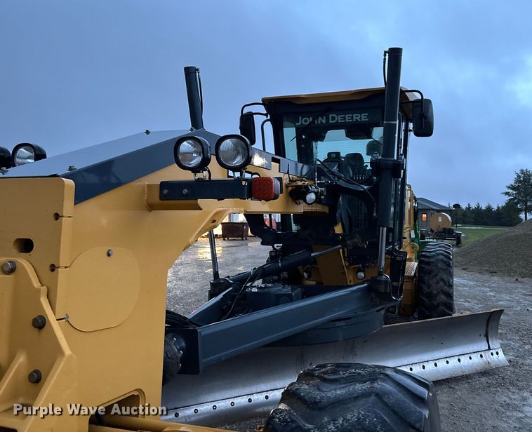 image for item EE4020 2010 John Deere 772G motor grader