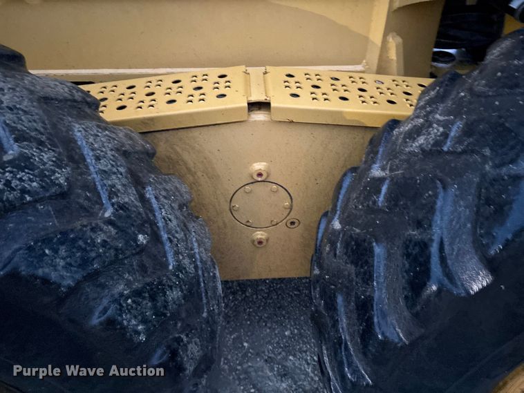 image for item EE4020 2010 John Deere 772G motor grader