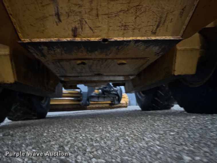 image for item EE4020 2010 John Deere 772G motor grader