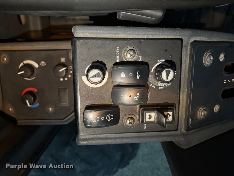 image for item EE4020 2010 John Deere 772G motor grader