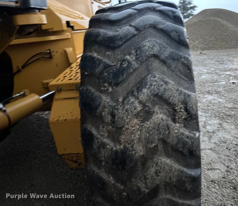 image for item EE4020 2010 John Deere 772G motor grader