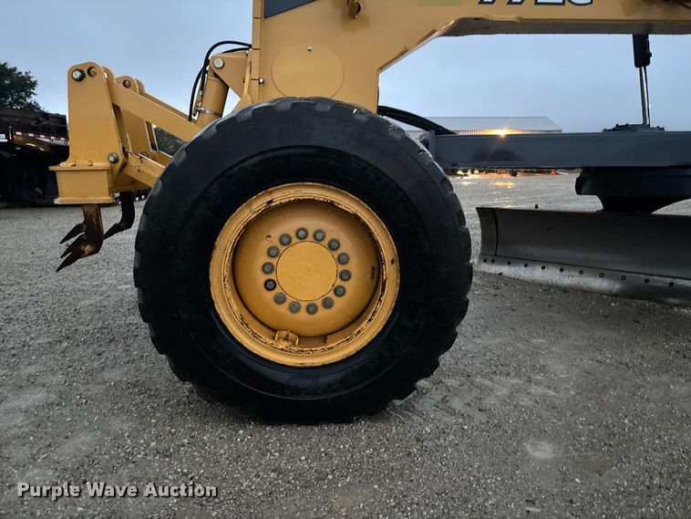 image for item EE4020 2010 John Deere 772G motor grader