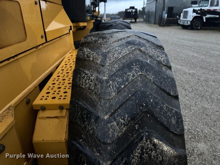 image for item EE4020 2010 John Deere 772G motor grader