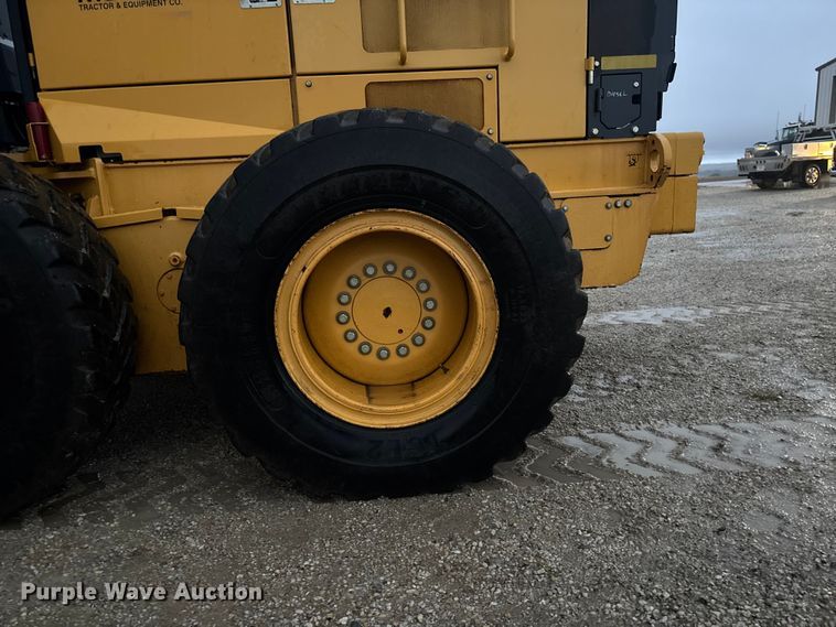 image for item EE4020 2010 John Deere 772G motor grader