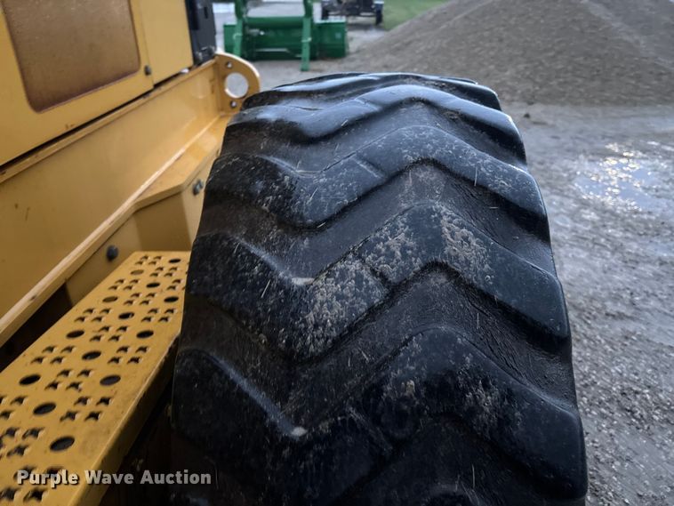 image for item EE4020 2010 John Deere 772G motor grader