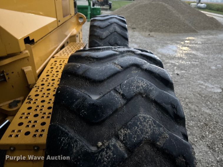 image for item EE4020 2010 John Deere 772G motor grader