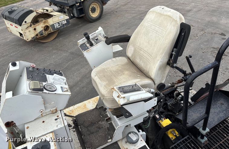 image for item EE4105 2014 RoadTec RP-175 paver