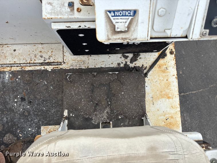 image for item EE4105 2014 RoadTec RP-175 paver