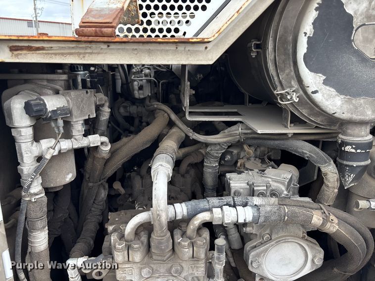 image for item EE4105 2014 RoadTec RP-175 paver