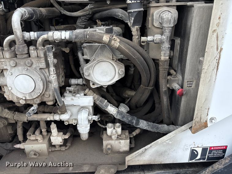 image for item EE4105 2014 RoadTec RP-175 paver