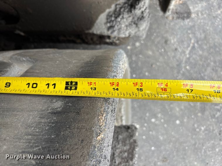 image for item EE4105 2014 RoadTec RP-175 paver