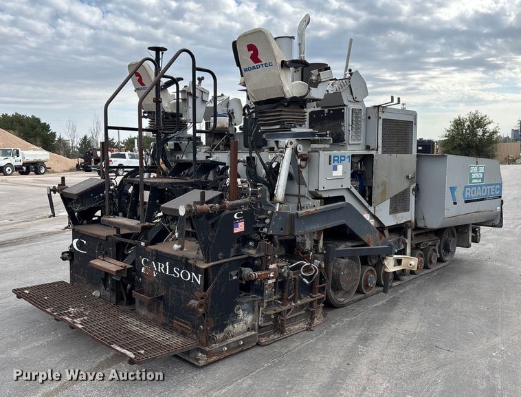 image for item EE4107 2009 RoadTec RP-175 paver