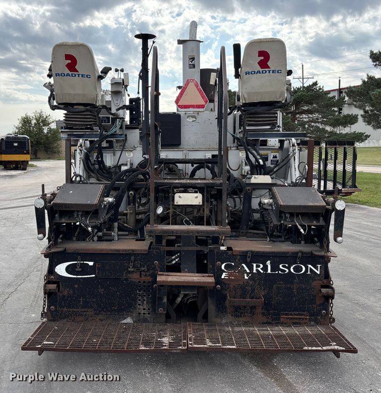 image for item EE4107 2009 RoadTec RP-175 paver