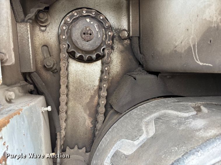 image for item EE4107 2009 RoadTec RP-175 paver