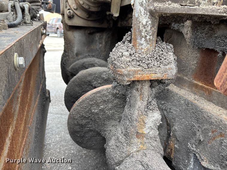 image for item EE4107 2009 RoadTec RP-175 paver