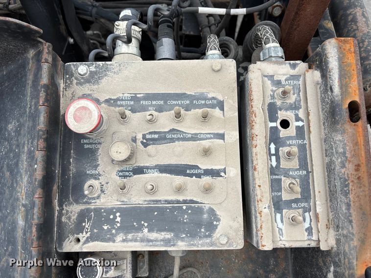 image for item EE4107 2009 RoadTec RP-175 paver