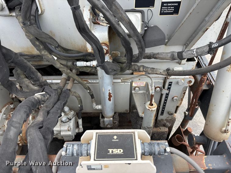 image for item EE4107 2009 RoadTec RP-175 paver