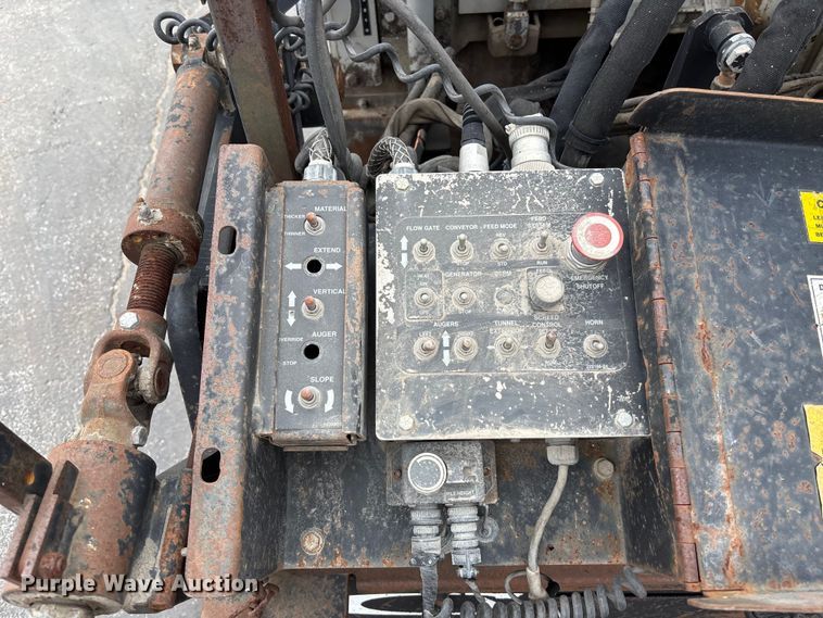 image for item EE4107 2009 RoadTec RP-175 paver